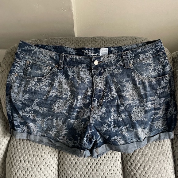Time and Tru Women's Floral Jean Shorts - Blue - Picture 1 of 3
